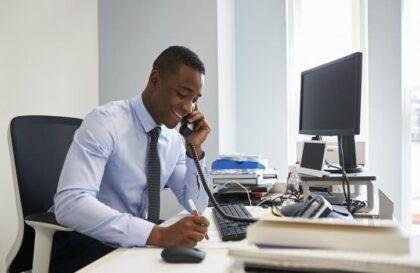 Un Assistant Administratif